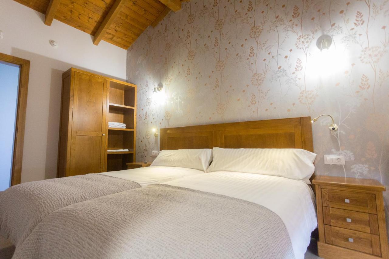 Hotel Casa Da Ponte De Penas Melide Esterno foto