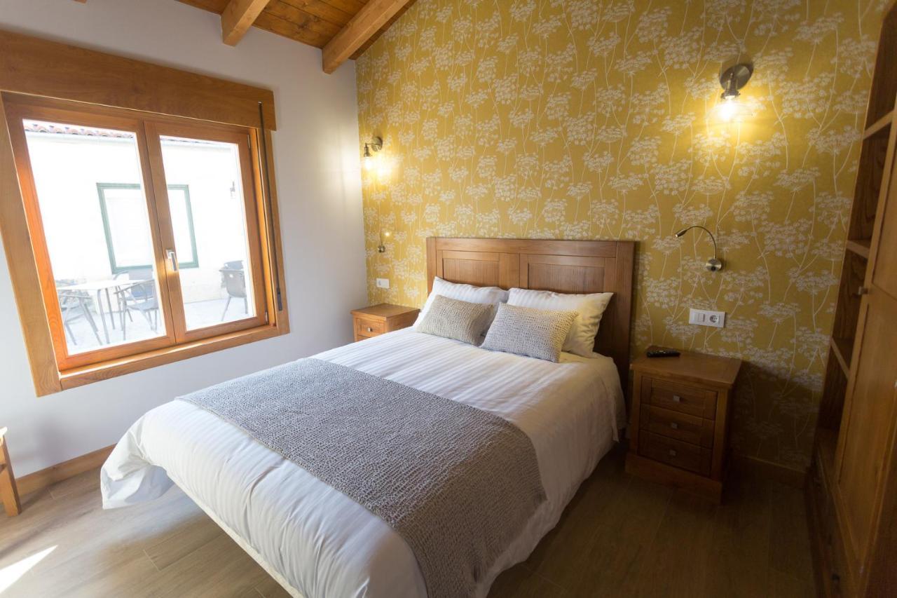 Hotel Casa Da Ponte De Penas Melide Esterno foto