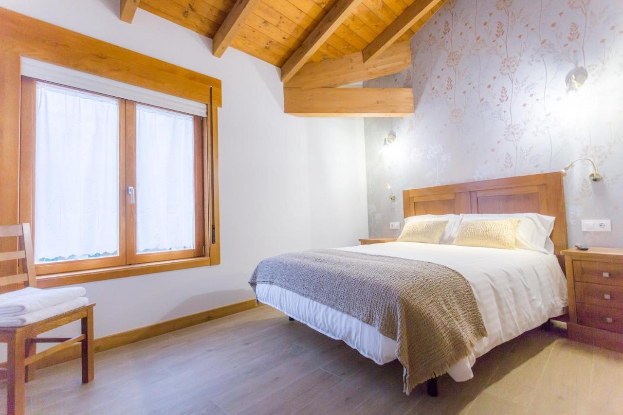 Hotel Casa Da Ponte De Penas Melide Esterno foto