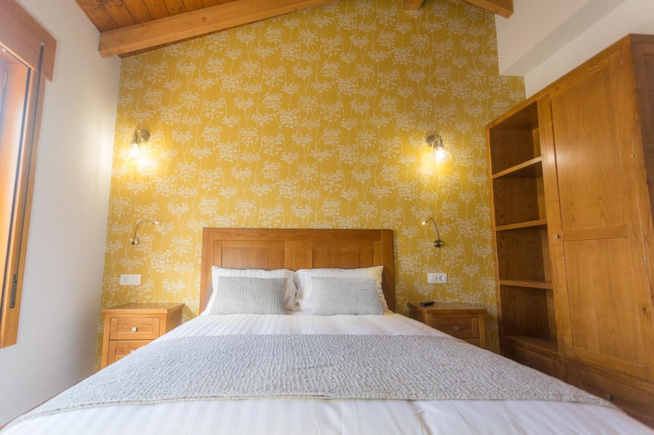 Hotel Casa Da Ponte De Penas Melide Esterno foto
