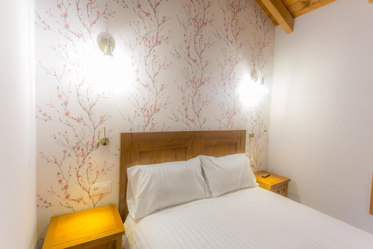 Hotel Casa Da Ponte De Penas Melide Esterno foto