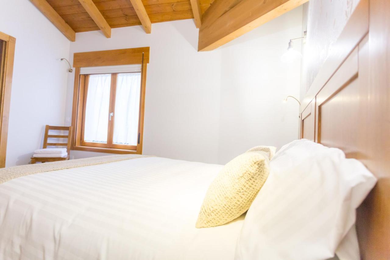 Hotel Casa Da Ponte De Penas Melide Esterno foto