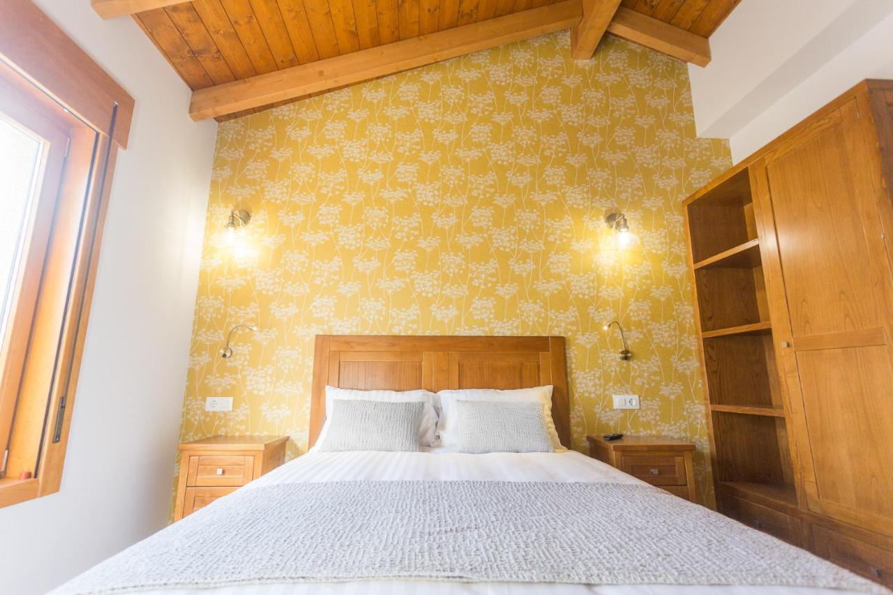 Hotel Casa Da Ponte De Penas Melide Esterno foto