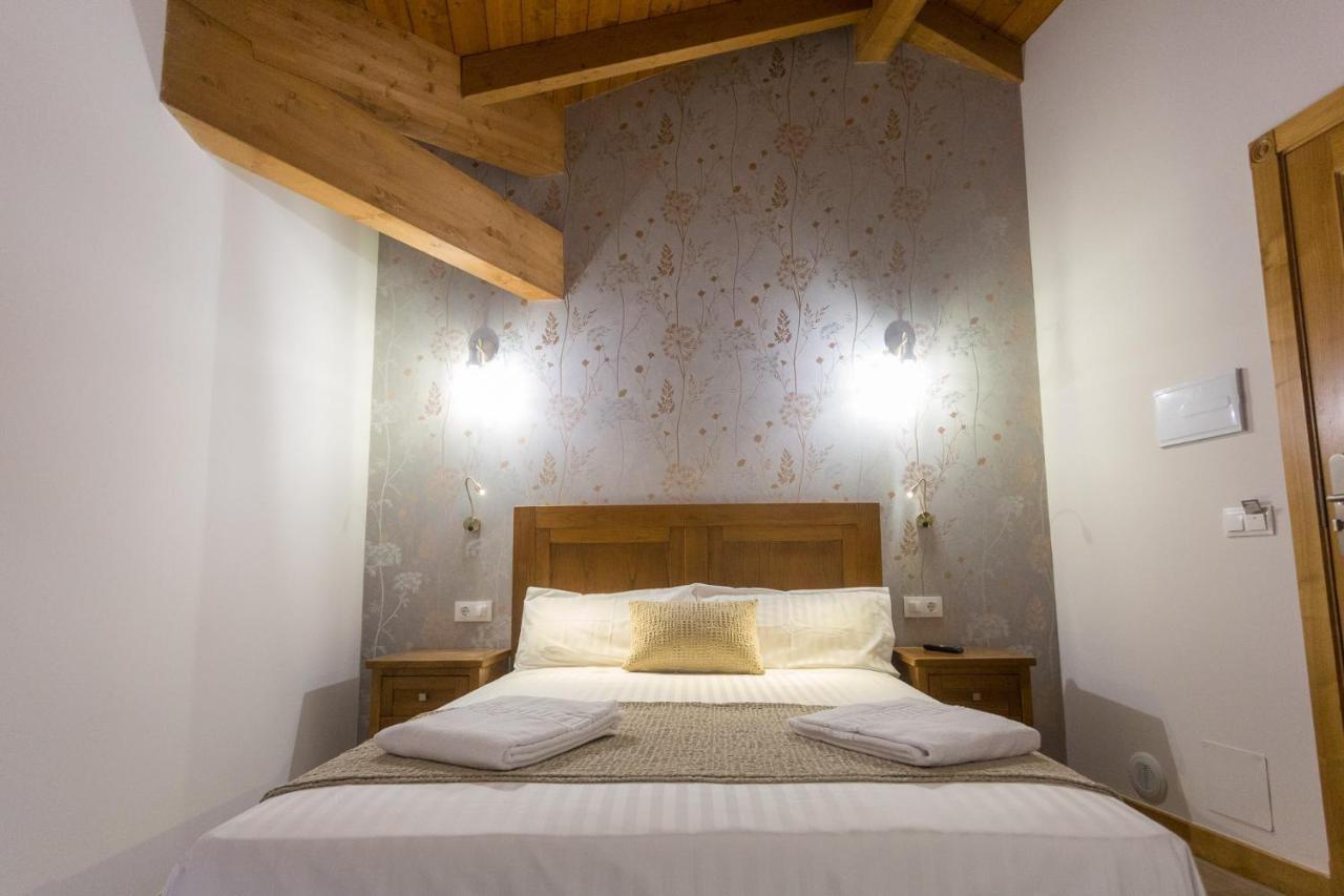 Hotel Casa Da Ponte De Penas Melide Esterno foto